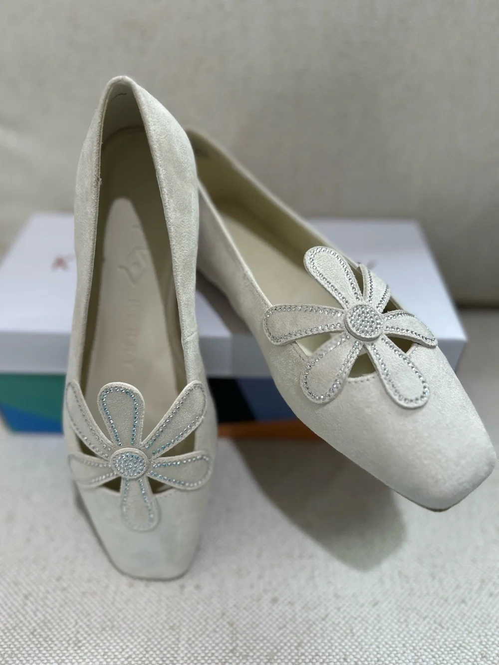Katy Perry Evie Daisy Ballet Flat Cream Chalk Rhinestone Women’s Size 7 NIB